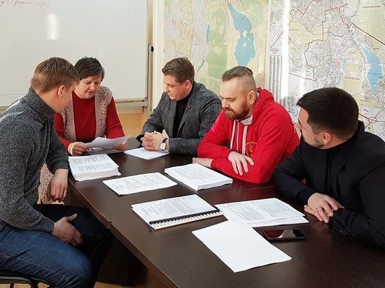 КПРФ собирается голосовать против повышения зарплаты чиновникам Екатеринбурга