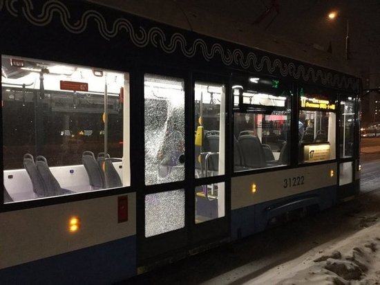 В Москве обстреляли семь трамваев