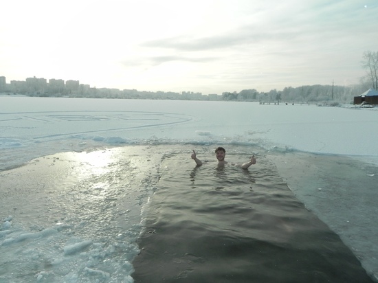 Открытие сезона зимнего плавания состоялось в Кемерове