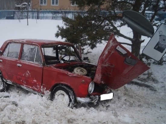 В Орловской области водитель погиб, врезавшись в дорожный знак