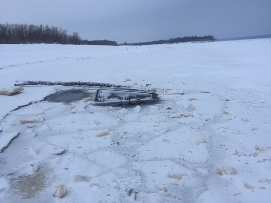 Двое мужчин погибли на ледовой переправе в Югре