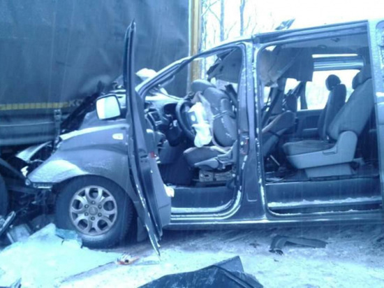 Один пассажир погиб, пятеро пострадали в ДТП с микроавтобусом в Чувашии