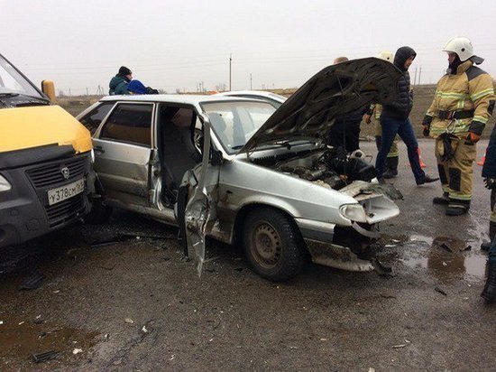  На трассе Азов-Ростов в массовом ДТП пострадали двое