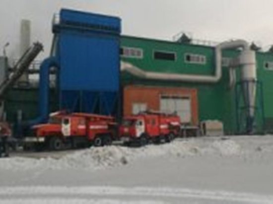 МЧС: В Новотроицке из-за пожара на химзаводе ПДК не превышена