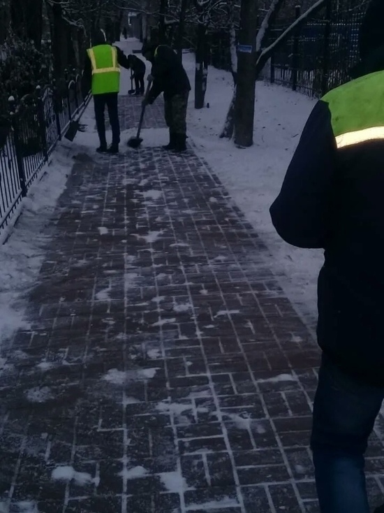 Алиментщики брошены на очистку улиц Калуги от снега