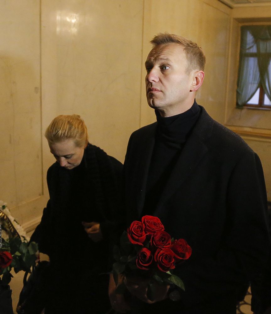 Путин, Навальный, Кириенко на прощании с Людмилой Алексеевой: траурные кадры 