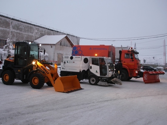 Борьба со снегом в ЯНАО: дорожники получили новую технику