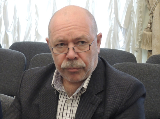 «Восемнадцатилетний» депутат получил «коммунальную» грамоту «Восемнадцатилетний» депутат получил «коммунальную» грамоту