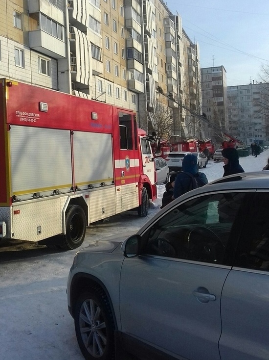 В Кемерове на Комсомольском загорелся балкон