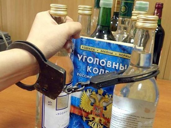 В Рассказовском районе 43-летняя женщина украла из дома пенсионера три бутылки водки