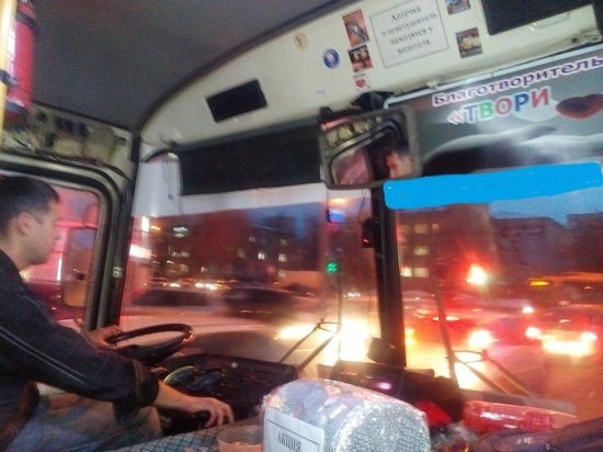 В Оренбурге водитель автобуса собирает деньги для сирот