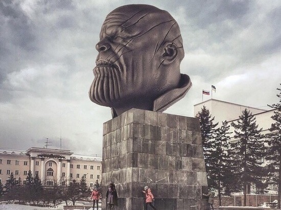 Фото дня: В столице Бурятии голову Ленина заменили на голову Таноса