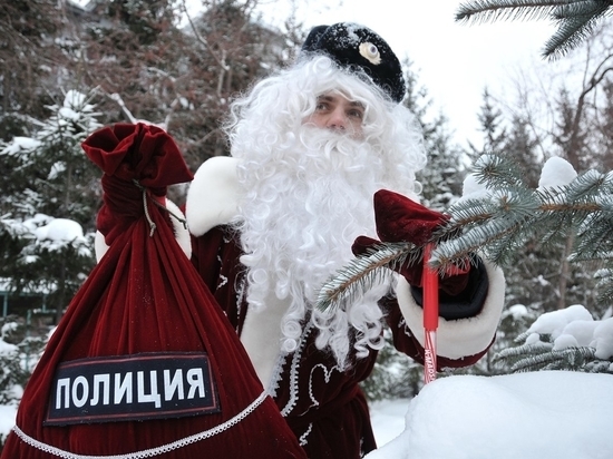 Полицейский Дед Мороз и Снегурочка поздравят калужан на вокзалах