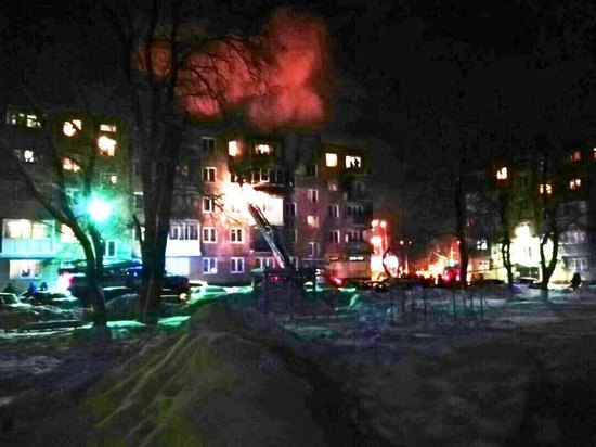 Кемеровчан эвакуировали из горевшей на Терешковой квартиры