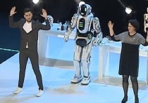 Телеканал "Россия 24" объяснил путаницу с роботом Борисом на форуме в Ярославле, который оказался живым человеком