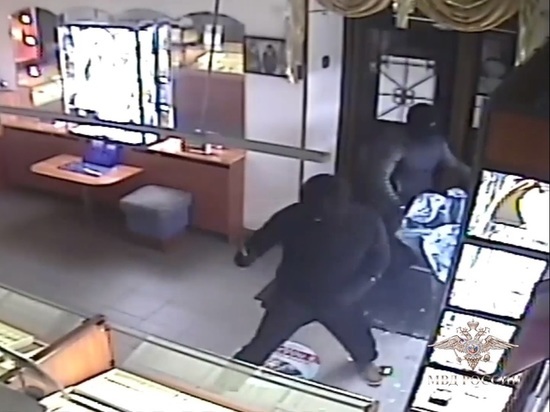 Неизвестные в масках ограбили ювелирный салон в центре Петрозаводска