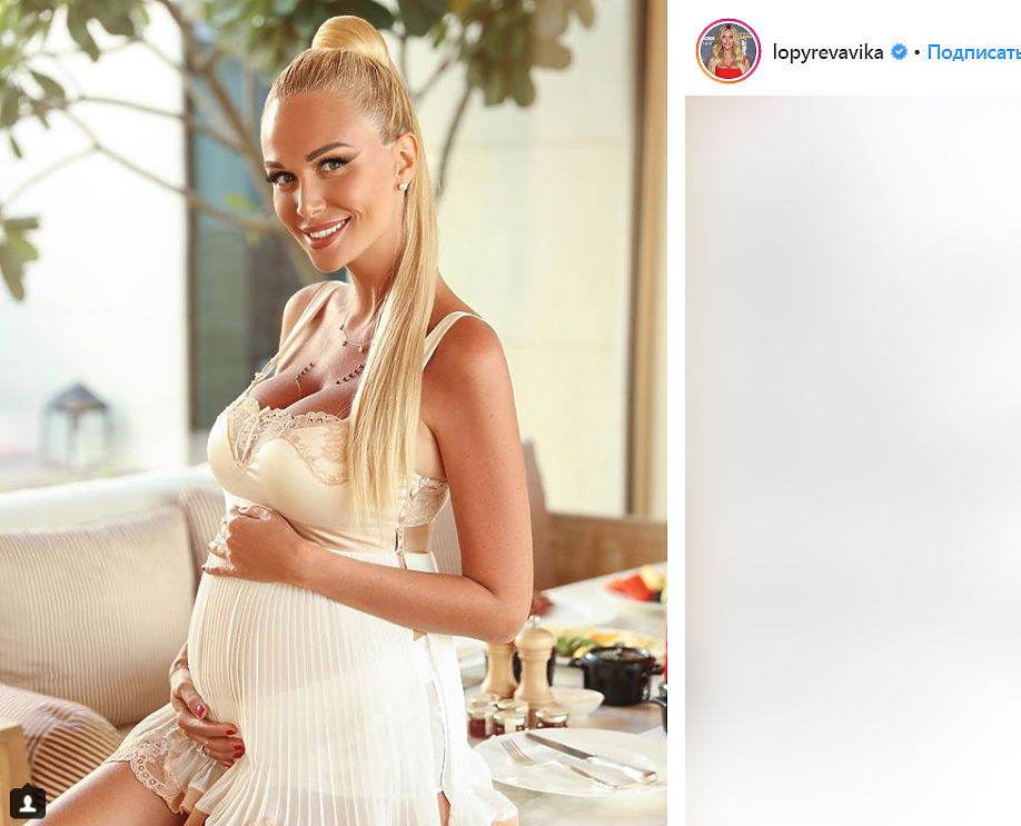 Виктория Лопырева поделилась "беременными" образами, намекнув на отца ребенка