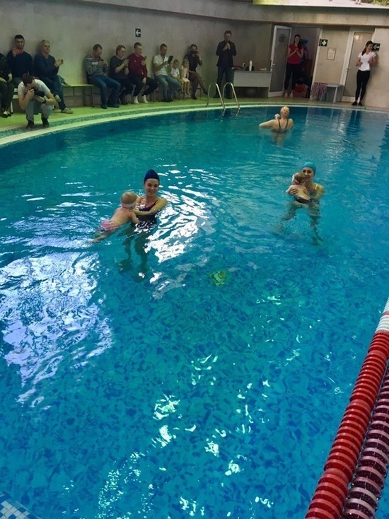 В Ульяновске впервые проведен фестиваль грудничкового плавания