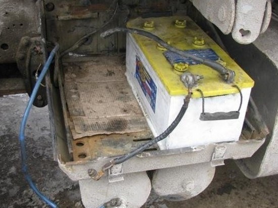Украл, выпил, в тюрьму: в Ярославской области раскрыли кражу аккумуляторов с грузовиков