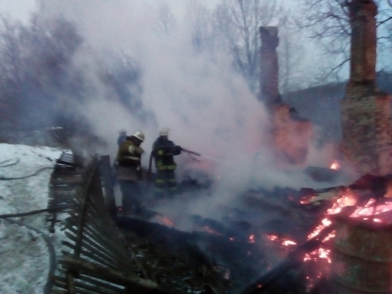  Мощный пожар уничтожил дом под Ферзиково