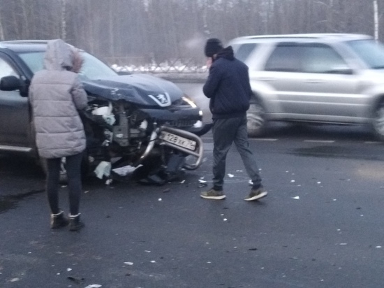 Крупная авария на проспекте Фрунзе в Ярославле спровоцировала большую пробку
