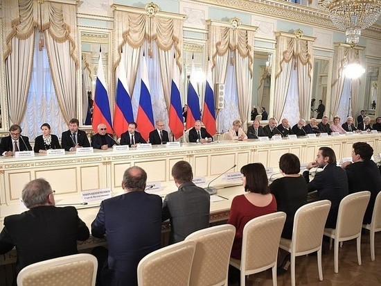 Распахивать ворота иностранцам не стоит, считает российский президент