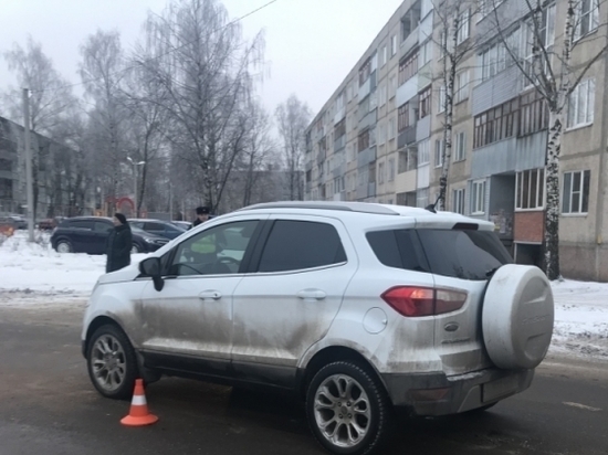 Выпрыгнул на дорогу: в Рыбинске на переходе сбили пешехода
