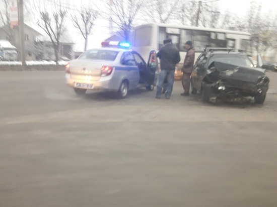 Кузов увело: в Иванове столкнулись «ВАЗ» и иномарка