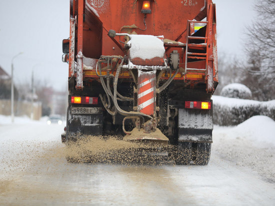 Дорожники очистили волгоградские улицы от 700 кубометров снега