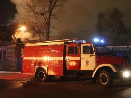 Ночью в Тверской области загорелось административное здание