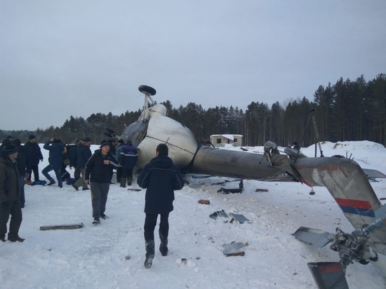 При сильном ветре «Ми-8» завалило на бок и он упал около Кедрового