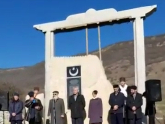 Есть ли вызов в установке странного монумента в Дагестане