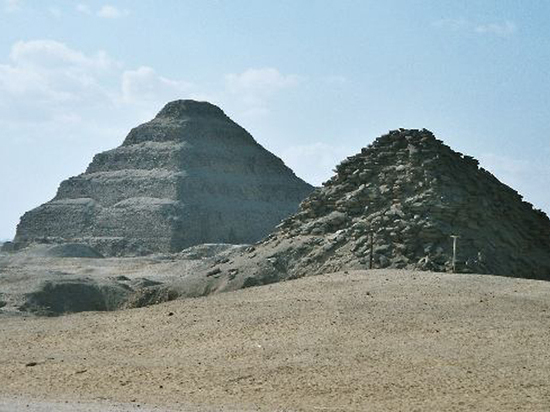 Нетронутую гробницу жреца с полусотней статуй нашли в Египте