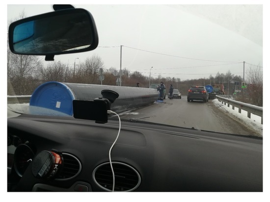 В Серпуховском районе с грузовика вывались трубы на проезжую часть
