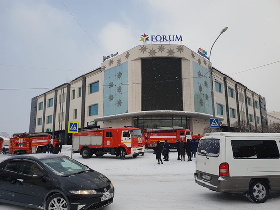 В Улан-Удэ из ТЦ «Форум» эвакуировали 500 человек