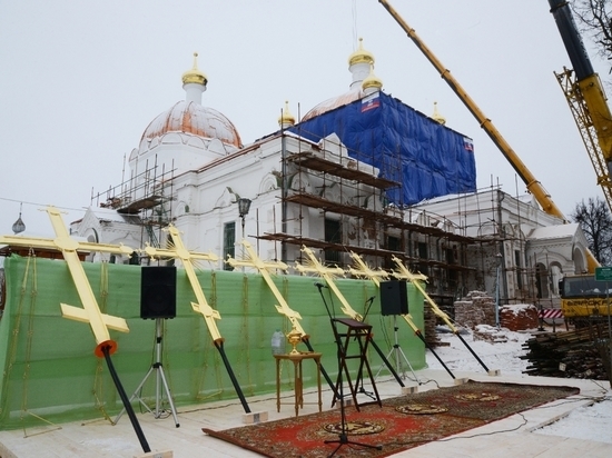 В Гагарине освятили кресты собора Благовещения Пресвятой Богородицы