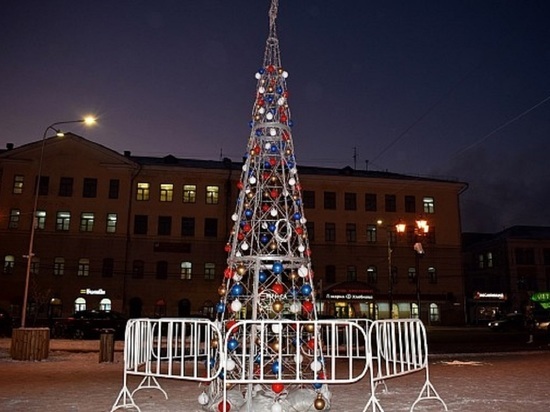 Такой елки площадь Ленина в Иванове еще не видела