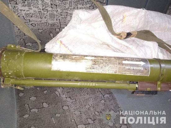 Пассажир забыл гранатомет в такси на Украине