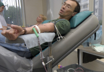 Доноры крови скоро смогут расслабиться на специальных креслах и послушать успокаивающую музыку перед процедурой на станции крови НМИЦ...