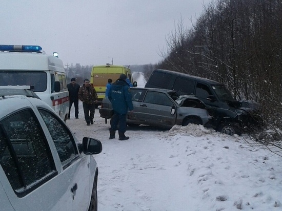 Смерть на обочине дороги: в Ивановской области столкнулись «УАЗ» и «ВАЗ»