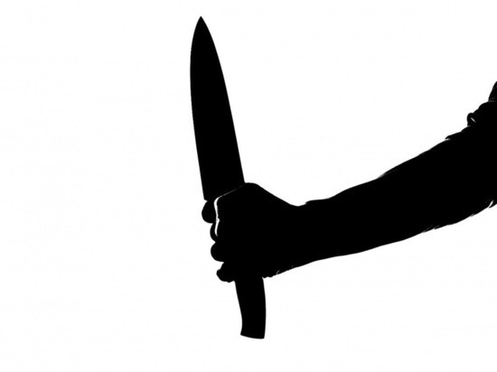 Житель Улан-Удэ ударил полицейского ножом в бедро