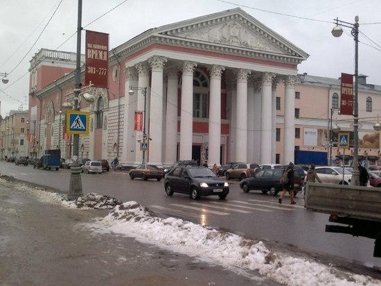 Суворовцы перекрыли в Твери Театральную площадь