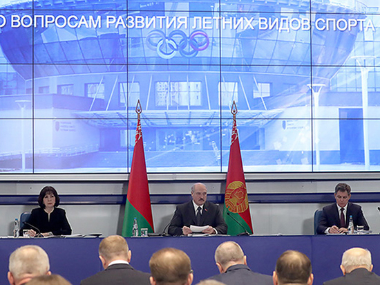 Соцсети уже пошутили на тему «конспекта» президентской речи