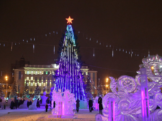 Главная площадка традиционно располагается на площади имени Ленина