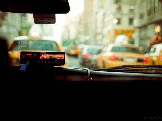  Таксист отнял у пассажирки шубу в Краснодаре и подарил  подруге