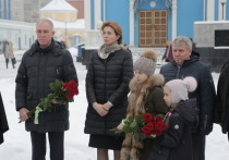 Избранницей Сергея Морозова стала первая леди региона – его экс-супруга Елена, о разводе с которой он официально заявил в октябре этого года