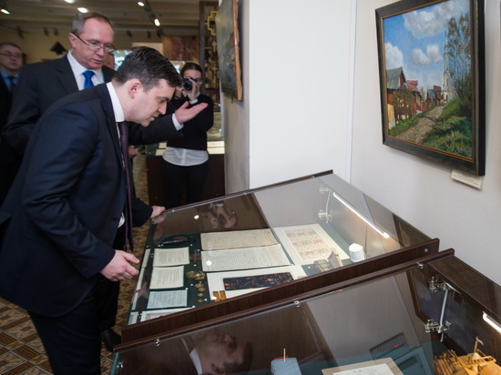 Губернатору Воскресенскому показали сокровища музея Бурылина
