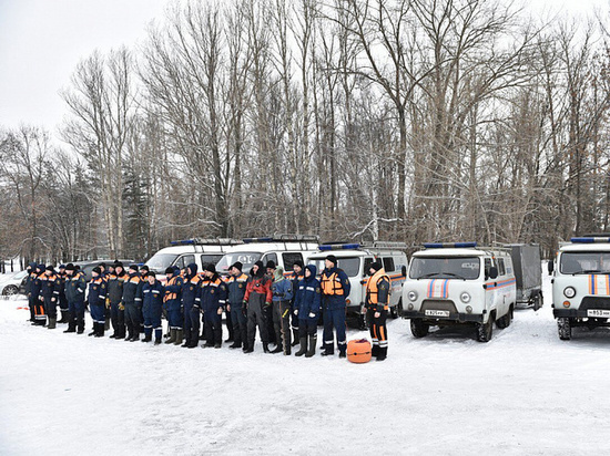 Ярославские спасатели провели тренинги по спасению на льду