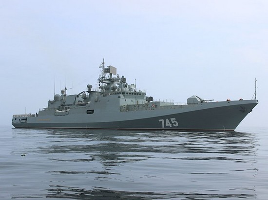 Очевидцы заметили судно у побережья Крыма
