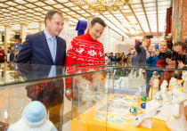 В предпраздничные дни Музей Победы открыл уникальную выставку старинных новогодних игрушек, которые уже много лет собирает Александр Олешко